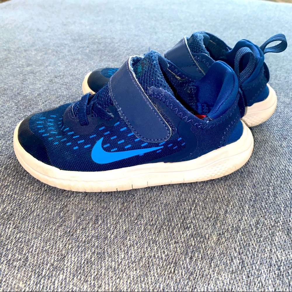 Nike Blue velcro close shoes  little boys size 7